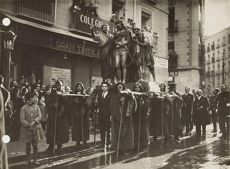Philipp Kester, Karfreitag in Madrid – Karfreitagsprozession mit Christusfigur in der Calle del Arenal, um 1925