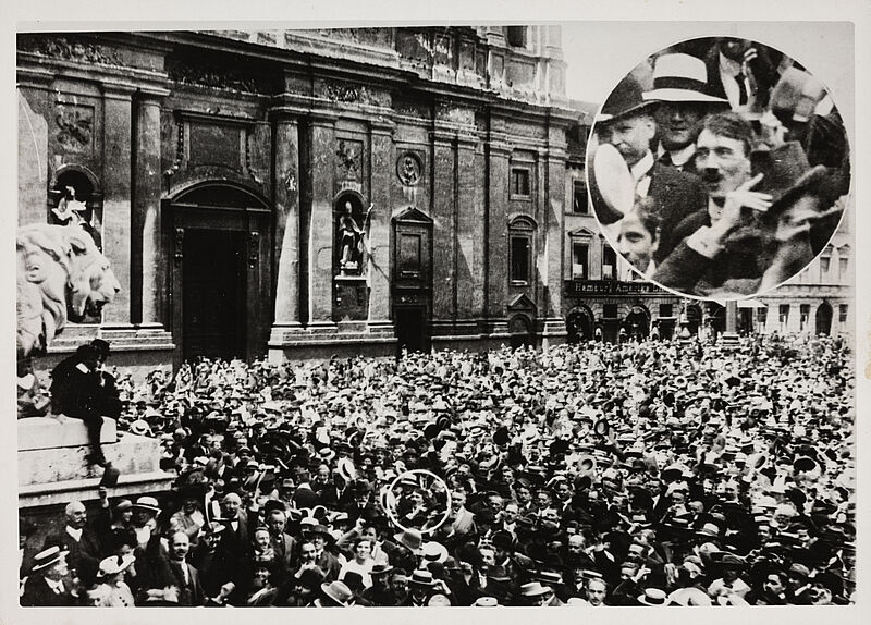 Heinrich Hoffmann, Münchner Odeonsplatz am 2. August 1914 (vergrößerte Darstellung Adolf Hitlers), 1914
