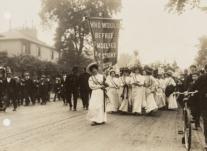 Philipp Kester, Suffragettendemonstration – Frauenrechtlerinnen in London, 1908
