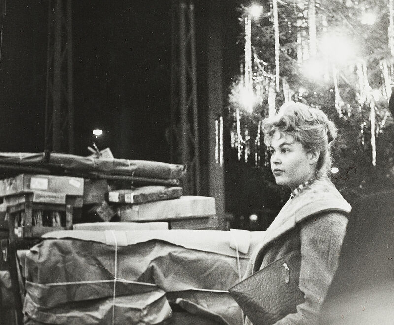 Barbara Niggl Radloff, Weihnachtsstimmung im Bahnhof, vor 1962