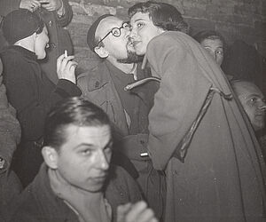Barbara Lüdecke, Ohne Titel (Feier im Münchner Nachtlokal Katakombe), Um 1945–1946