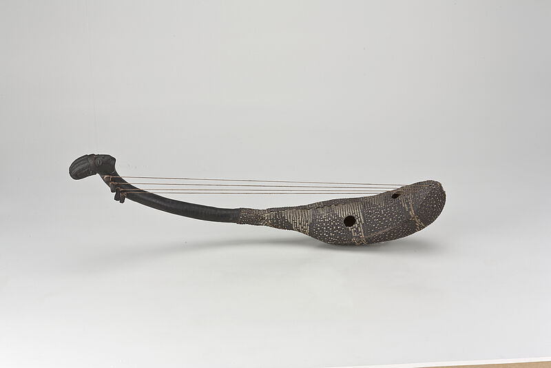 Mangbetu, kundi – Harfe aus Ebenholz und Echsenhaut mit vier Saiten, vor 1943
