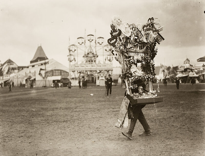 Philipp Kester, Münchner Oktoberfest – Andenkenverkäufer, 1908