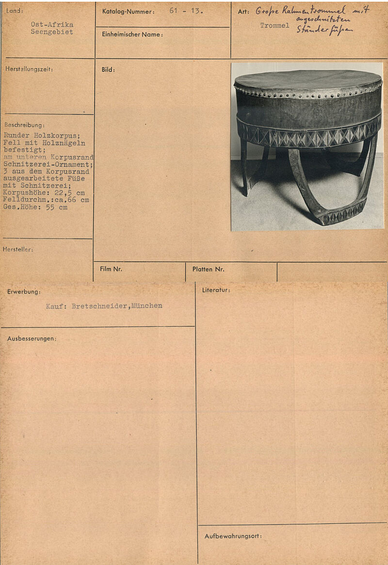 Einfellige Stand-Rahmentrommel mit Nagelspannung, vor 1961