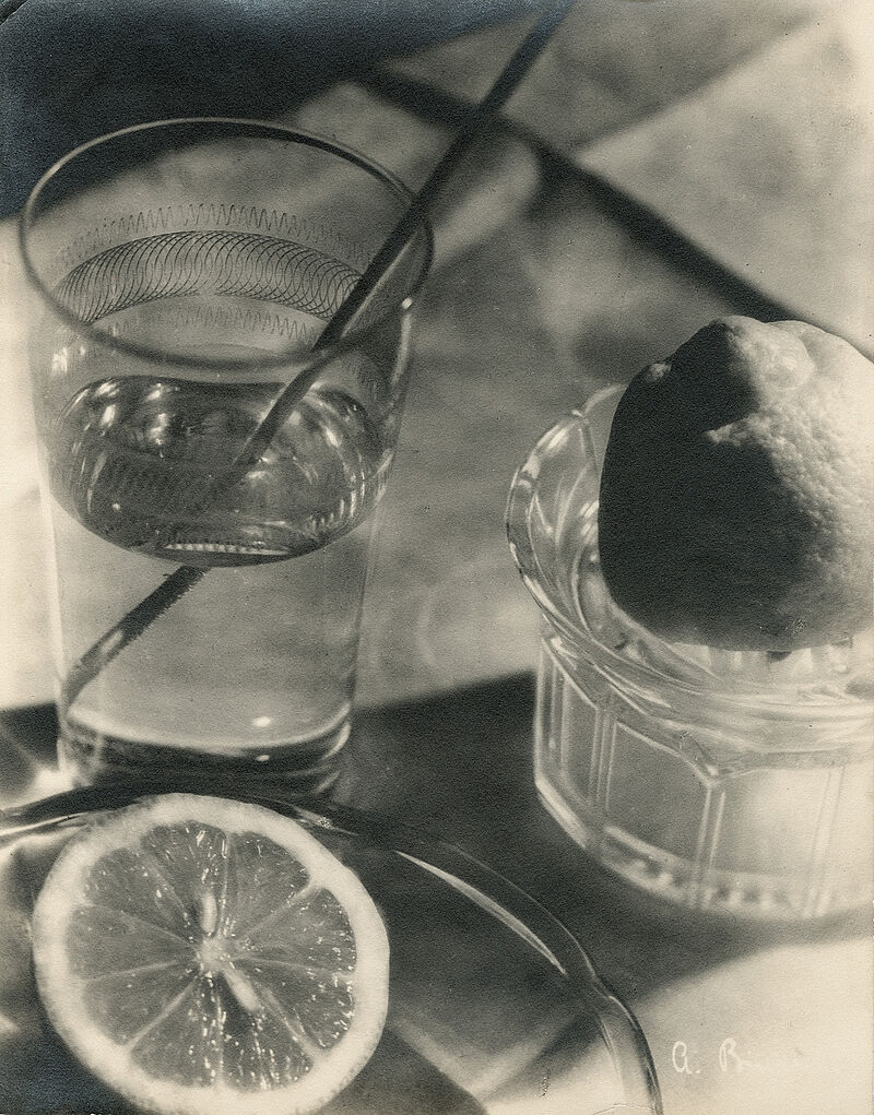 Lotte Eckener, Stillleben mit Gläsern und Zitronen, um 1928