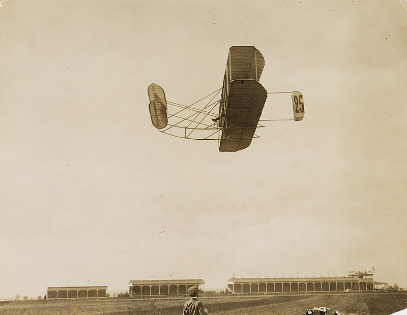 Philipp Kester, Flugwoche in Reims – Der Flieger Lefebvre im Flug, 1908
