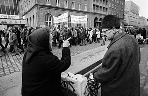 Dimitri Soulas, Studentendemonstration gegen die Abschaffung des Studierendenausschusses AStA am Hauptbahnhof, München, 1972