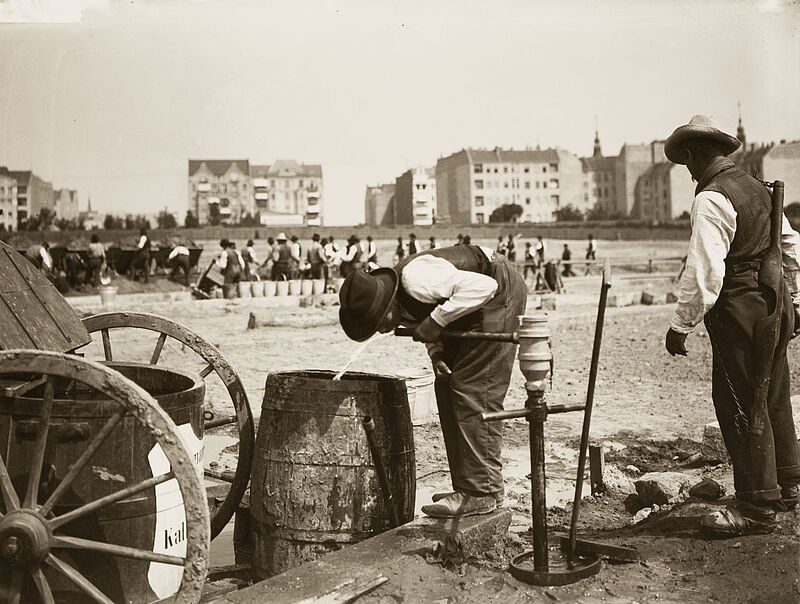 Philipp Kester, Straßenarbeiten in Berlin – Durst der Arbeiter, ca. 1907