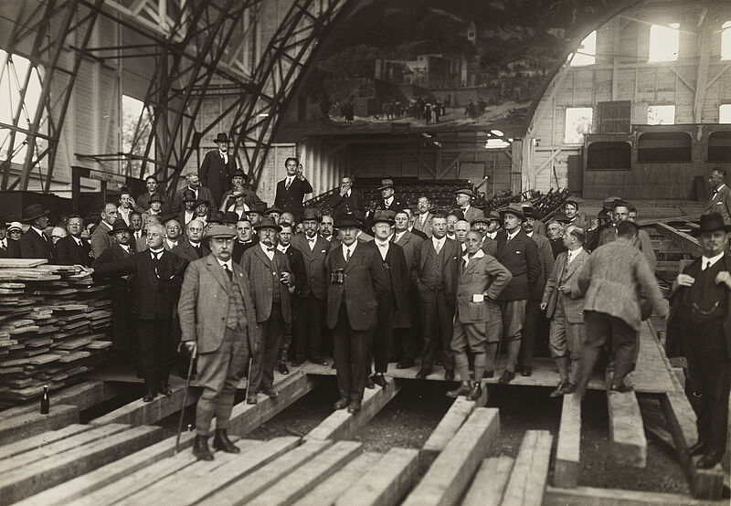 Philipp Kester, Oberammergauer Passionsspiele – Besichtigung der neuerbauten Passionsbühne vor geladenen Honoratioren, 1921