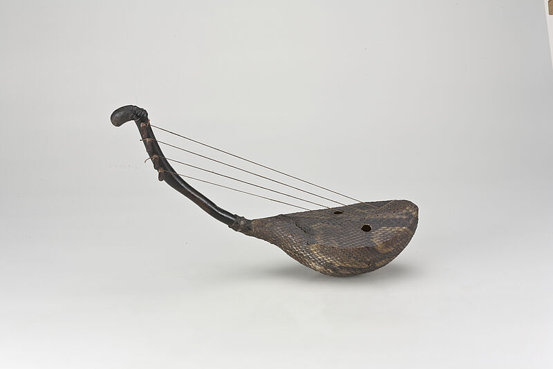 Azande / Mangbetu, kundi – Harfe aus Ebenholz mit vier Saiten – mittelgroß, 1900–1950