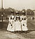 Philipp Kester, Gestalten vom Münchner Oktoberfest – Drei Kellnerinnen posieren vor der Kamera, 1914