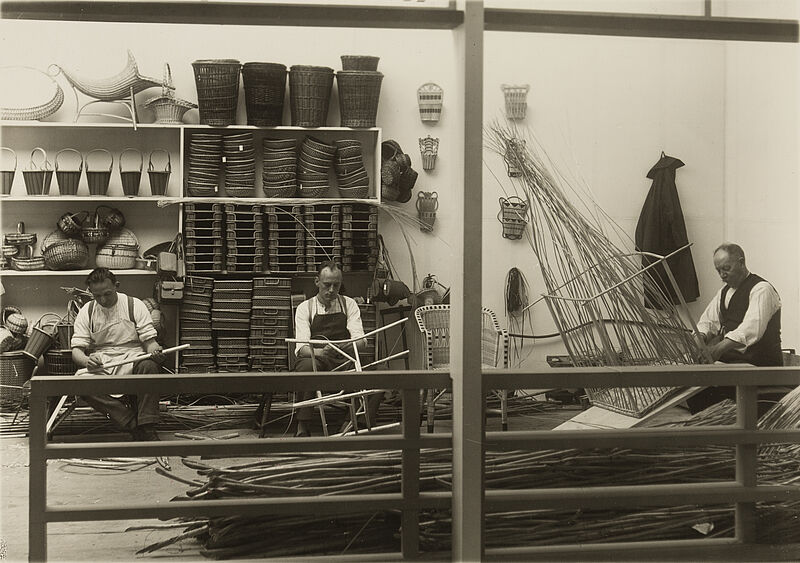 Philipp Kester, Münchner Ausstellung "Das bayerische Handwerk" – Werkstätte der Stuhl- und Korbflechter, 1927