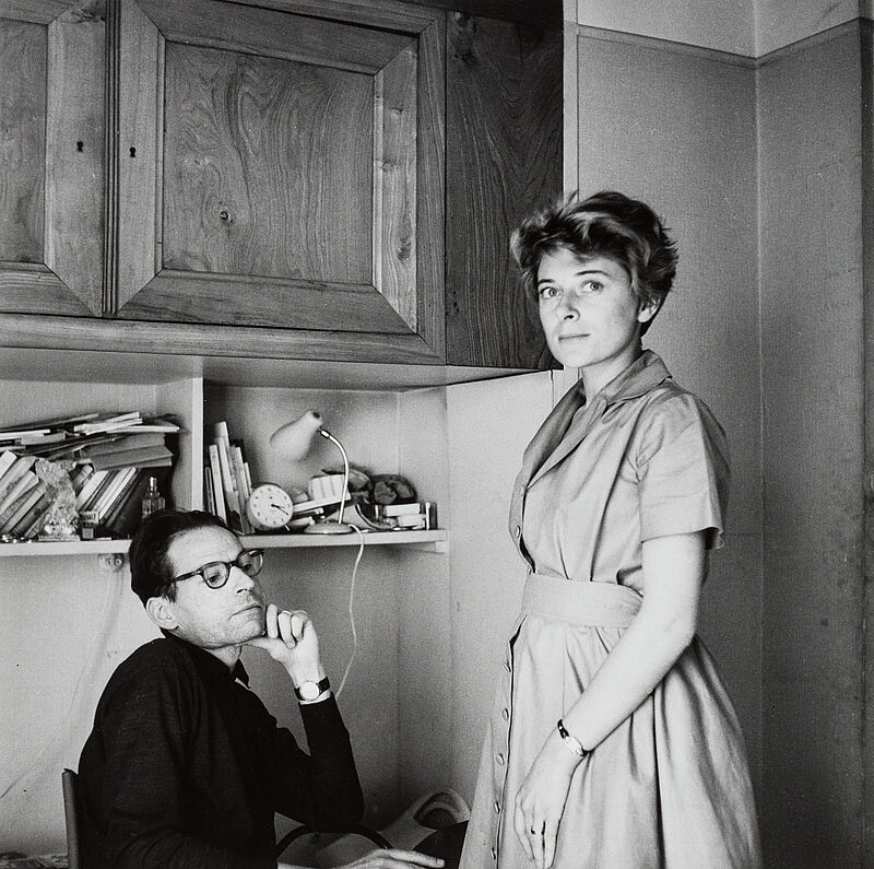 Barbara Niggl Radloff, François Vossen und Frau [Mann sitzend in schwarzem Hemd links und Frau stehend mit kurzen Haaren], 1959