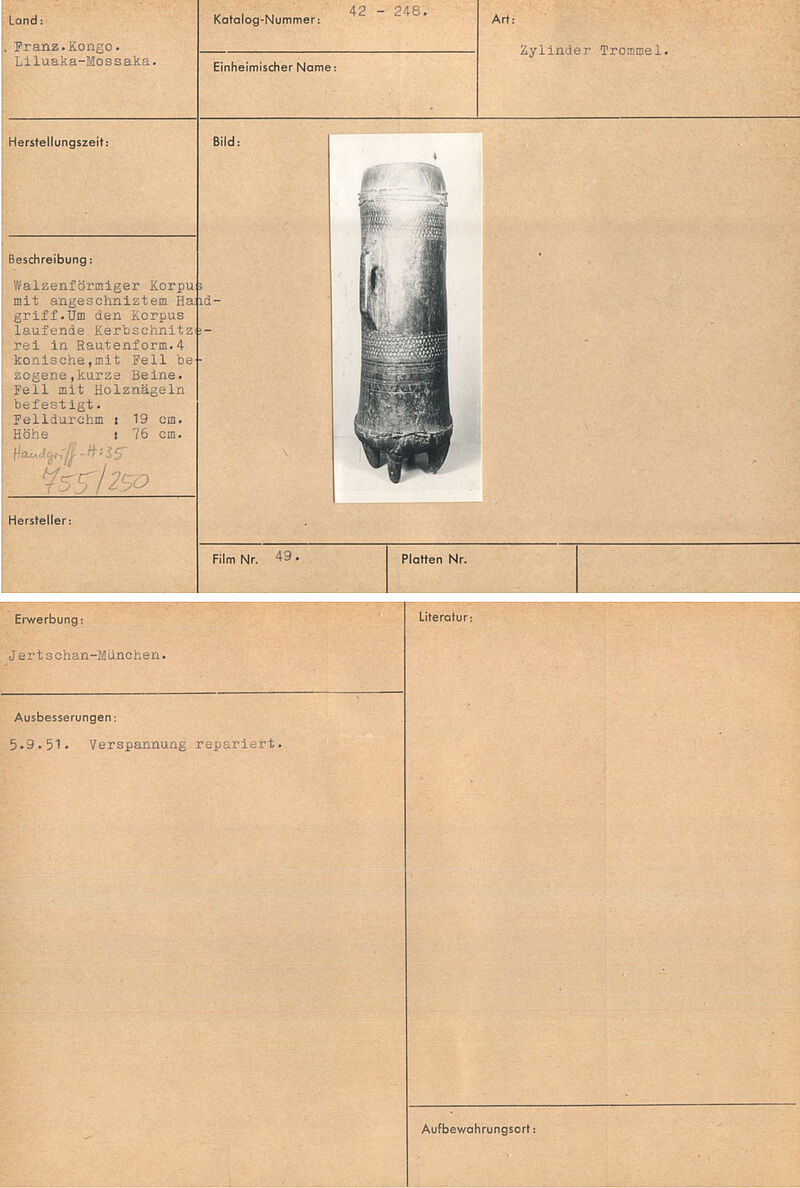 mokita (?) – Einfellige Röhrentrommel mit Nagelspannung, vor 1942