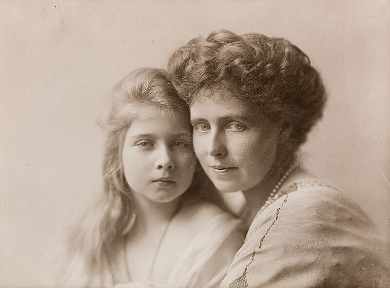 Atelier Elvira, Kronprinzessin Maria von Rumänien mit Mignon, 1909