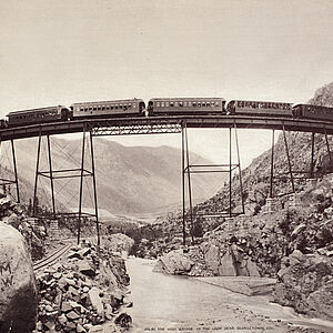 American Liberty Oil Company, The High Bridge in the Loop near Georgetown, (Brücke in der Bahnschleife bei Georgetown), Colorado (Originaltitel), um 1900