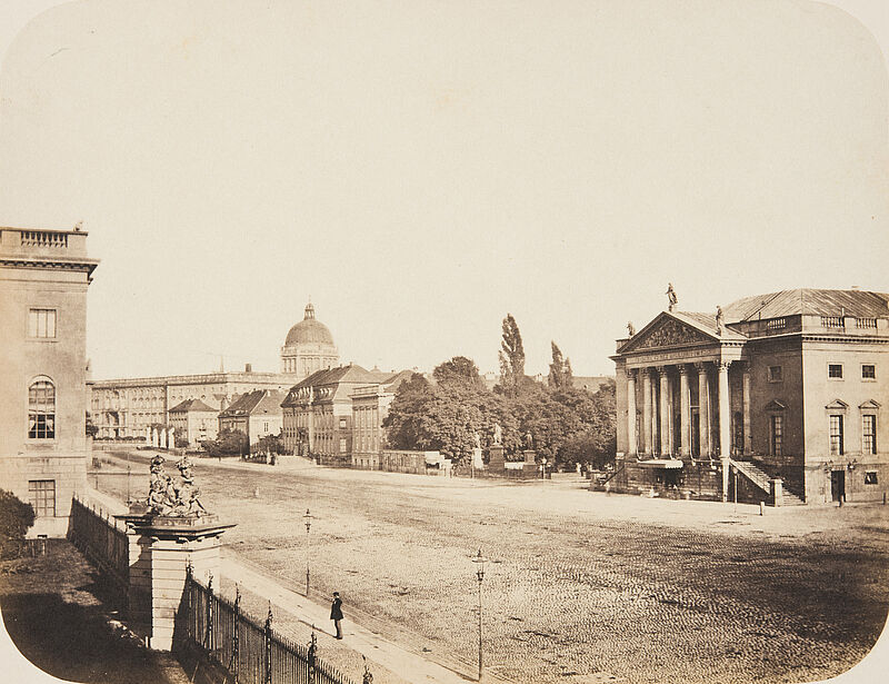 Leopold Ahrendts, Unter den Linden, Lindenoper mit Schloss im Hintergrund, 1856–1858