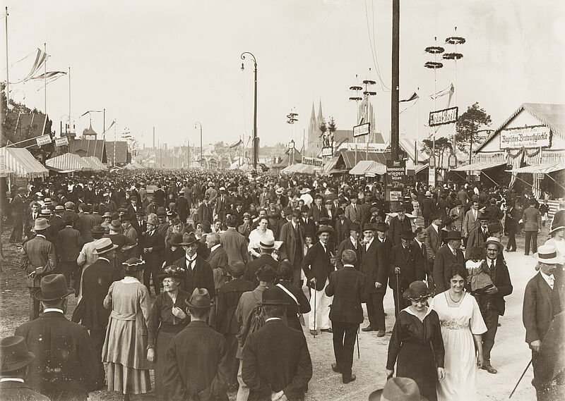 Philipp Kester, Münchner Oktoberfest – Hauptstraße auf dem Festgelände, 1921