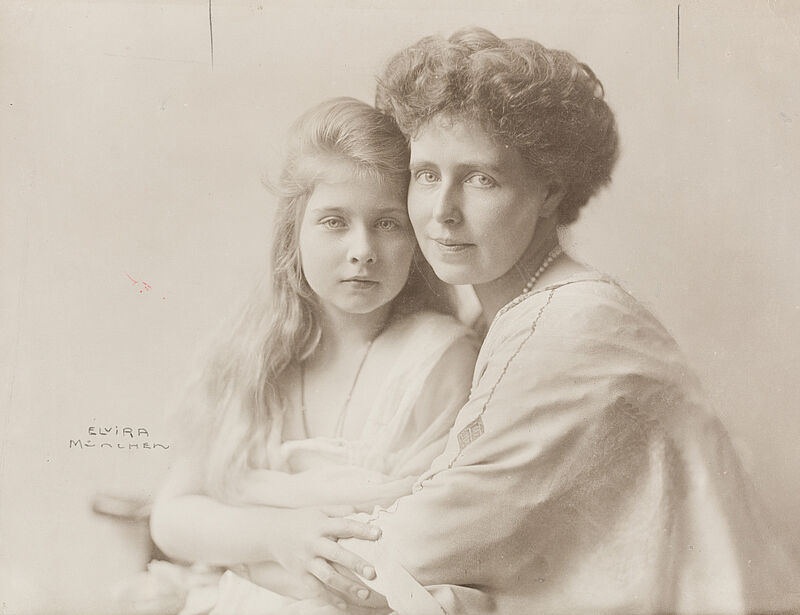 Atelier Elvira, Kronprinzessin Maria von Rumänien mit Prinzessin Mignon, 1909