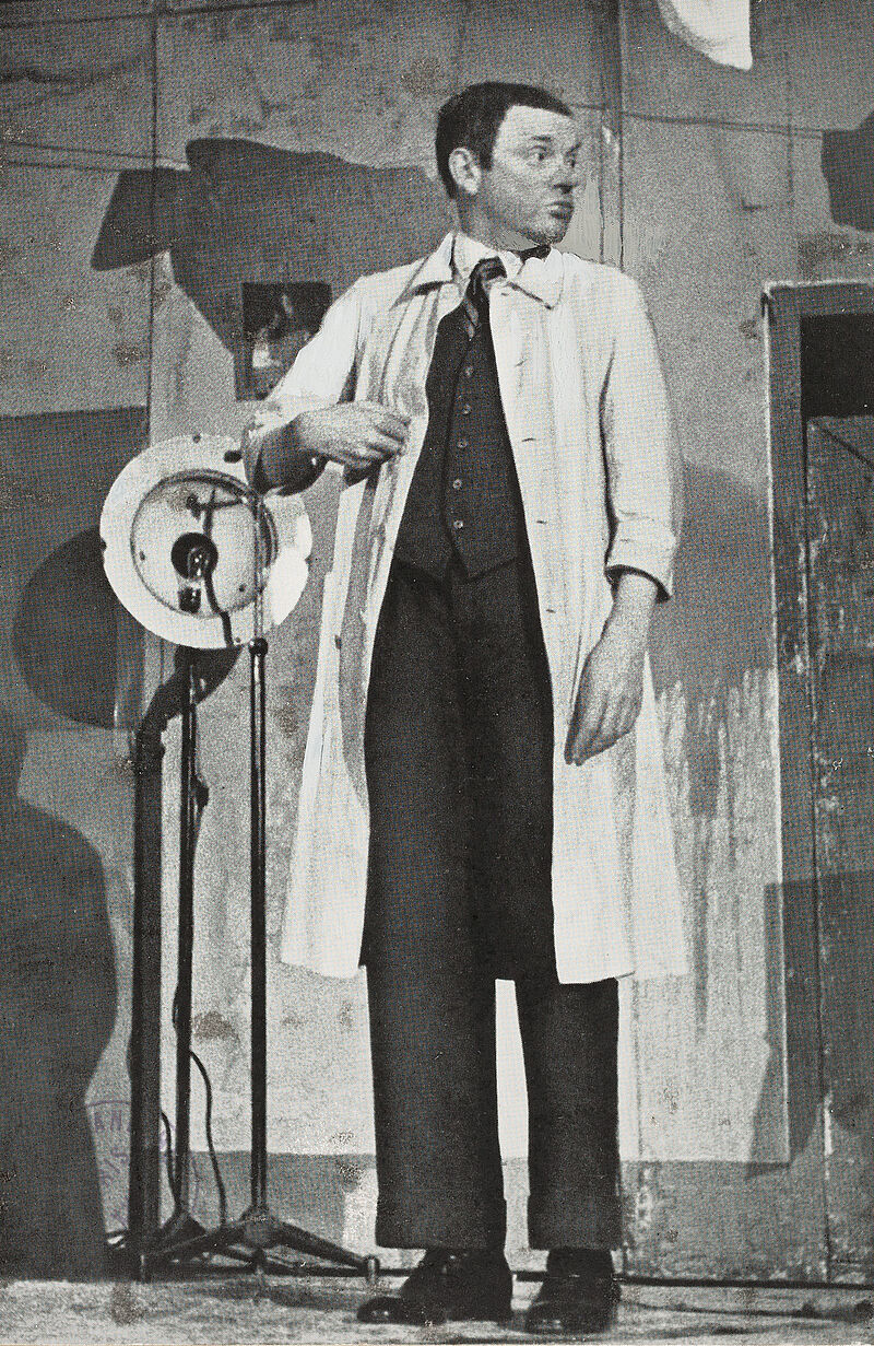 Hermann Landshoff, Karl Valentin im Film „Beim Photographen“, 1932