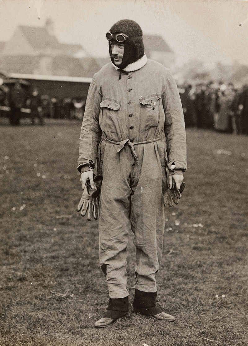 Philipp Kester, Der Flieger Lesseps – In Fliegermontur nach dem Flug von Calais nach Dover, 1910