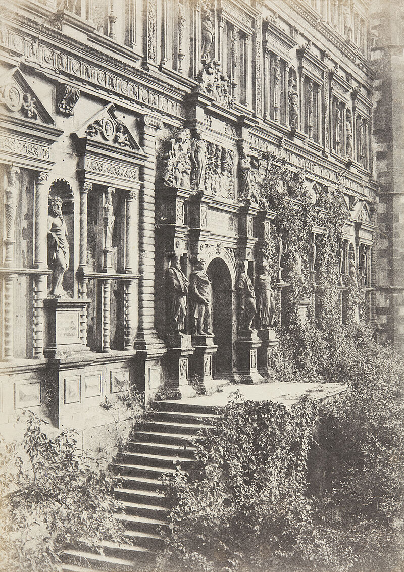 Charles Marville, Heidelberg, Schloss, Detail der Fassade des Ottheinrichsbaus, vor 1853