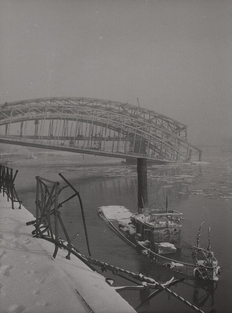 Hubs Flöter, Der Rhein bei Köln im Winter, 1945