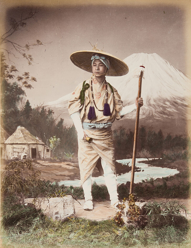 Kusakabe Kimbei, Pilgrim going up Fujiyama (Originaltitel), Um 1885