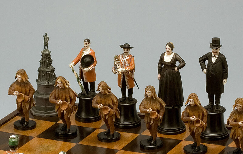 Schachbrett mit Schäfflern und Metzgern als Spielfiguren, 19. Jahrhundert