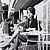 Barbara Niggl Radloff, Jane Sperr im Café sitzend, vor 1962