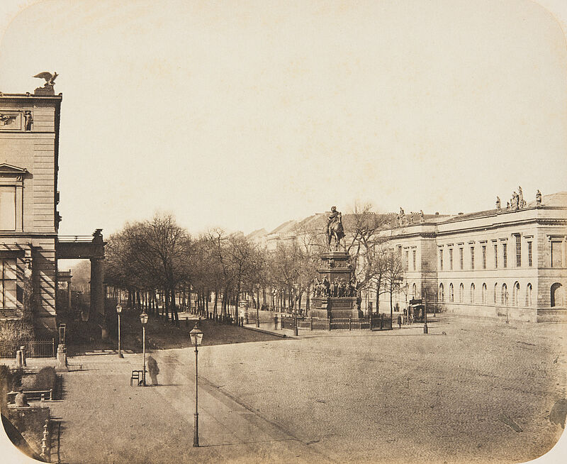 Leopold Ahrendts, Unter den Linden, mit Denkmal Friedrichs des Großen, 1856–1858
