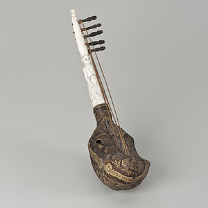 Azande, kundi – Harfe aus Elfenbein mit fünf Saiten – mittelgroß, 1900–1950