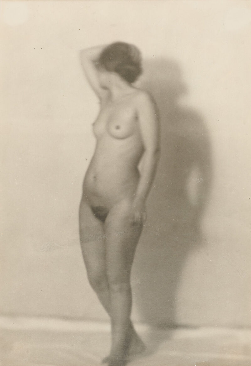Germaine Krull, Weiblicher Akt, aus der Mappe "Dämmerstunden", 1918–24