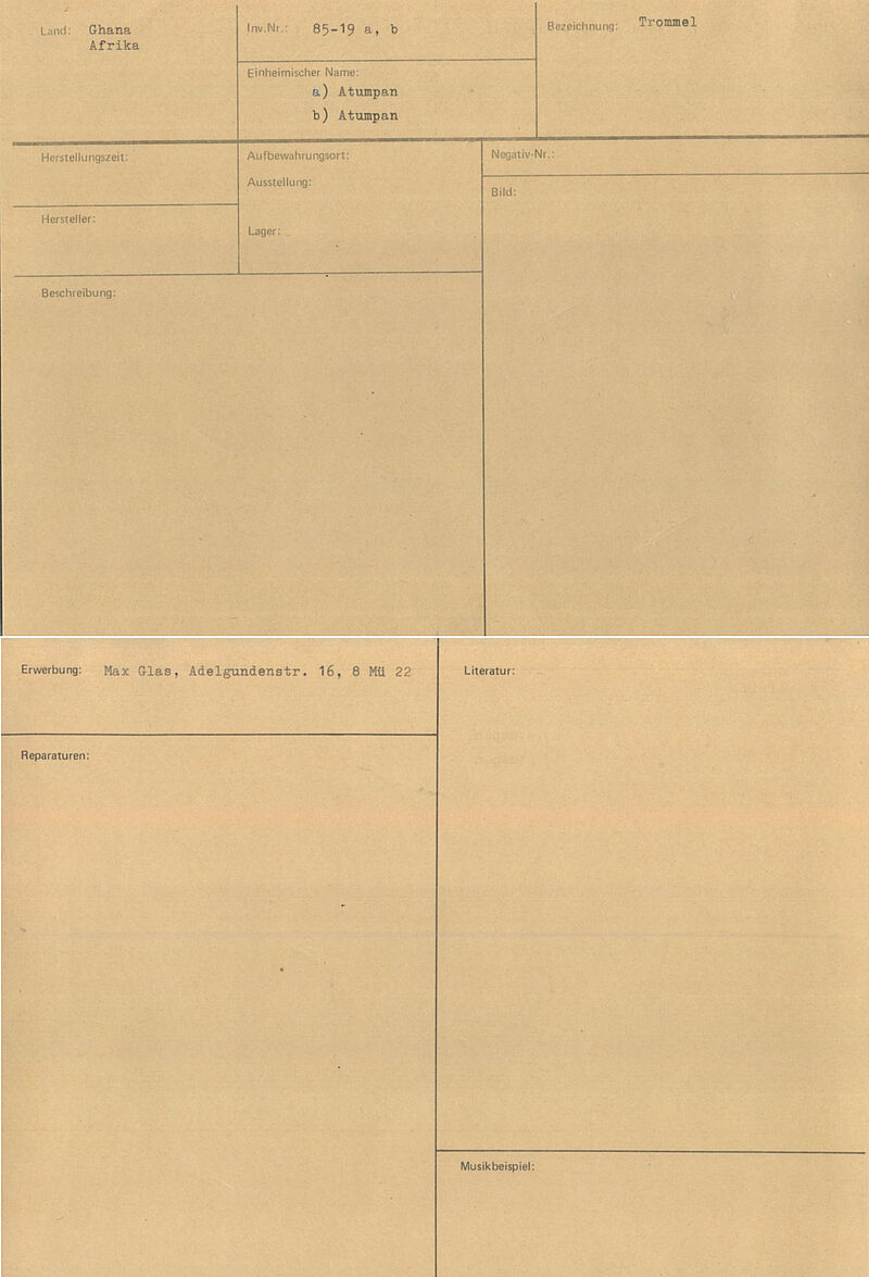 atumpan – Paar einfellige Mörsertrommeln mit Schnurpflockspannung (1/2), vor 1985