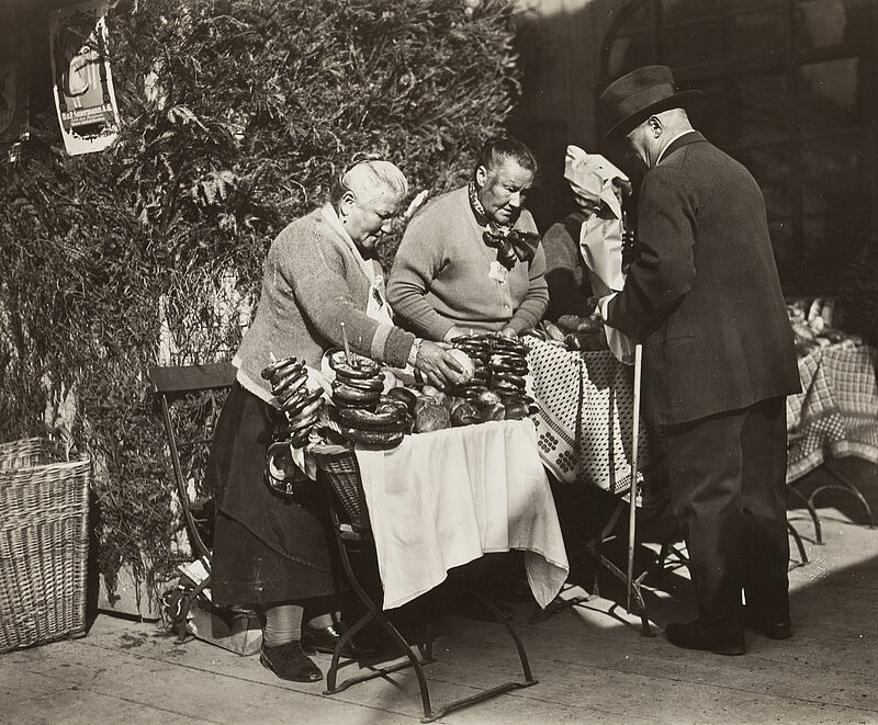 Philipp Kester, Münchner Oktoberfest – Zwei Brezelverkäuferinnen, vor 1907
