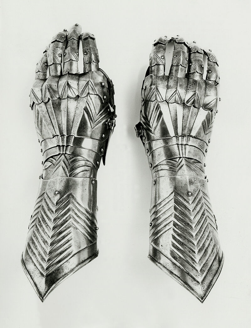 1 Paar Handschuhe, um 1490