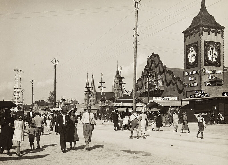 Philipp Kester, Münchner Oktoberfest – In der "Wirtsbudenstraße" der Hauptverkehrsader des Oktoberfestes, 1932