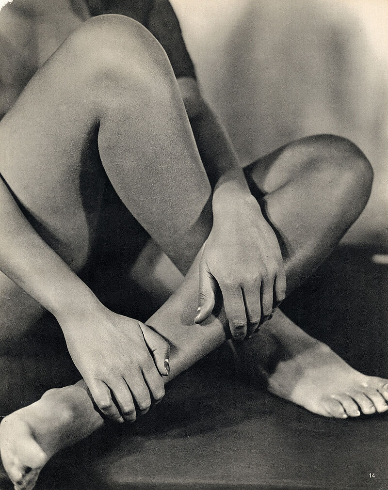 Sasha Stone, Aktstudie, aus der Aktmappe "Femmes. Collection d'études photographiques du corps humain n° 1", 1933